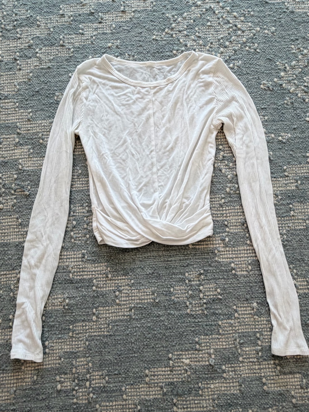 ALO Women’s Long-Sleeve Crewneck Top in WHITE SIZE S